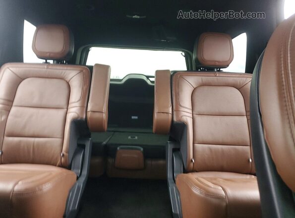 5LMJJ2LG2REL00329 2024 LINCOLN NAVIGATOR Угольный Вид задних сидений