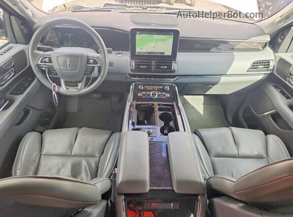 5LMJJ2LT2JEL07797 2018 LINCOLN NAVIGATOR Белый Вид панели приборов