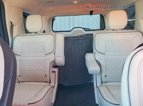 5LMJJ2TG8REL19970 2024 LINCOLN NAVIGATOR Синий Вид задних сидений