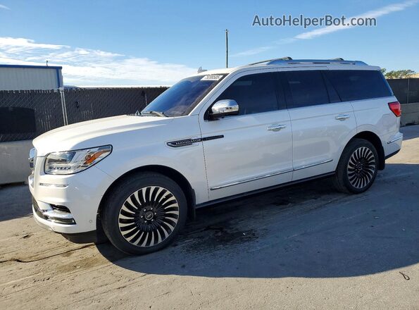 5LMJJ2TT2JEL18105 2018 LINCOLN NAVIGATOR Белый Передняя левая четверть