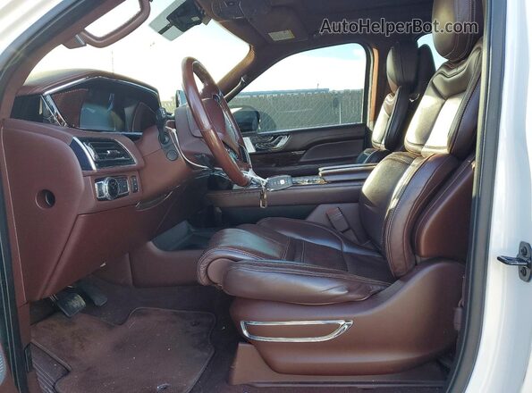 5LMJJ2TT2JEL18105 2018 LINCOLN NAVIGATOR Белый Вид салона спереди