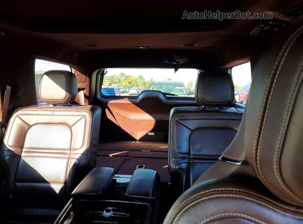 5LMJJ2TT2JEL18105 2018 LINCOLN NAVIGATOR Белый Вид задних сидений