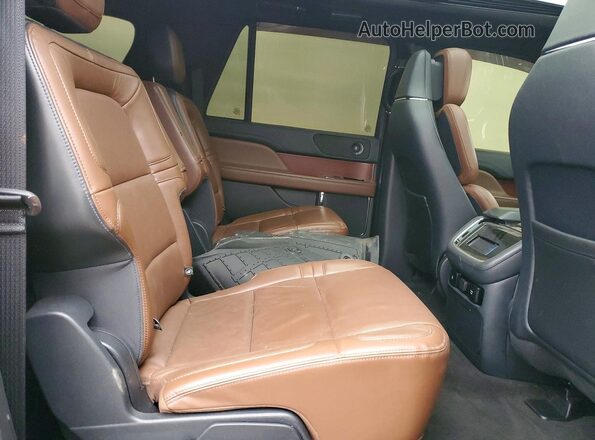 5LMJJ3LG4PEL02778 2023 LINCOLN NAVIGATOR Черный Вид задней части салона