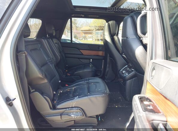 5LMJJ3LT2MEL04828 2021 LINCOLN NAVIGATOR Silver Вид наклейки з VIN-кодом