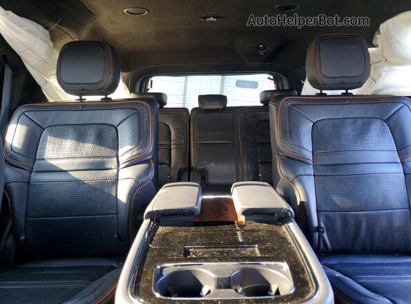 5LMJJ3TG4REL20135 2024 LINCOLN NAVIGATOR Белый Вид задних сидений
