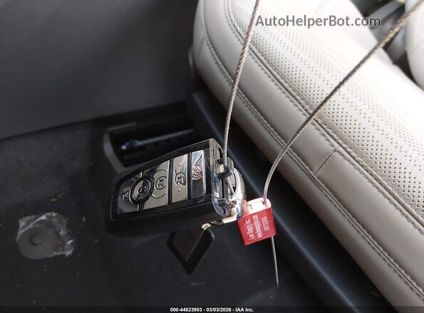 5LMPJ8K4XSJ931508 2025 LINCOLN NAUTILUS Красный Вид панели приборов