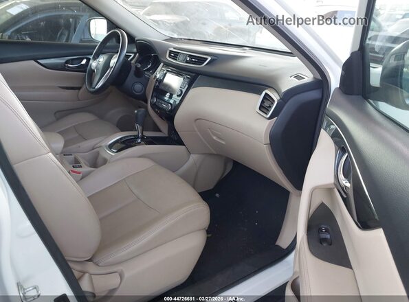 5N1AT2MT5GC762420 2016 NISSAN ROGUE Белый Вид салона спереди