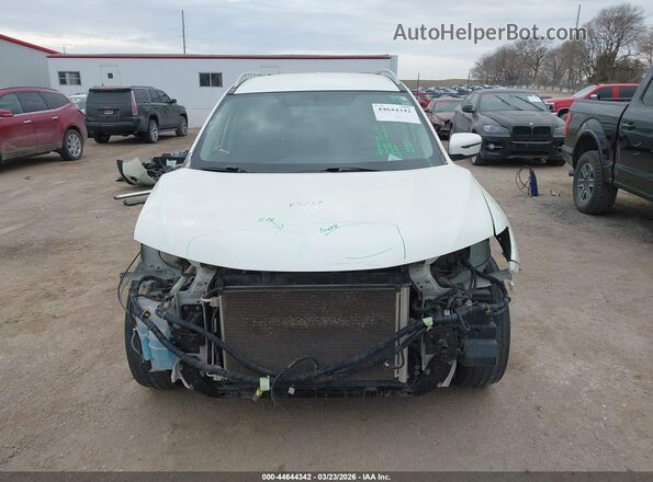 5N1AT2MVXJC758923 2018 NISSAN ROGUE White Widok wnętrza z tyłu