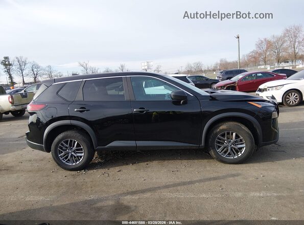 5N1BT3AB1RC682329 2024 NISSAN ROGUE Black Вид задньої частини салону