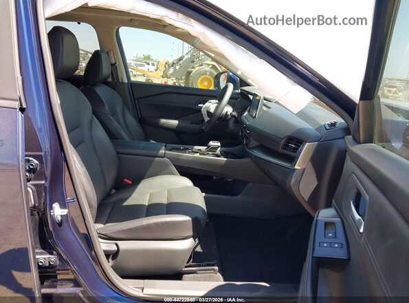5N1BT3BA5SC856723 2025 NISSAN ROGUE Синий Вид салона спереди