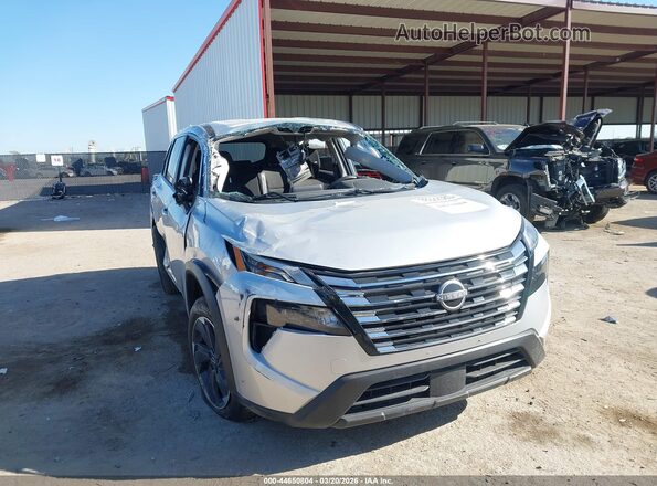 5N1BT3BAXSC836788 2025 NISSAN ROGUE Серебряный Передняя правая четверть