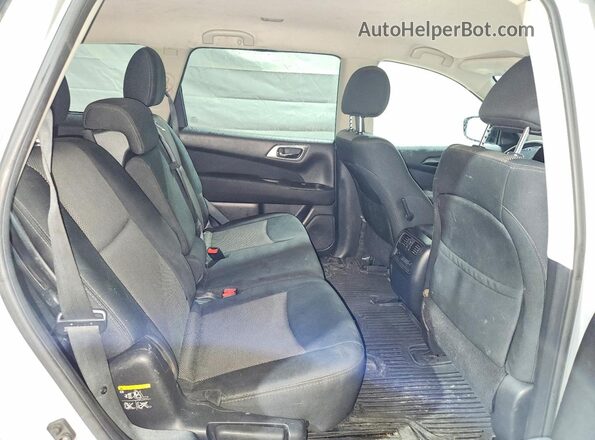 5N1DR2MM0HC628615 2017 NISSAN PATHFINDER Серебряный Вид задней части салона