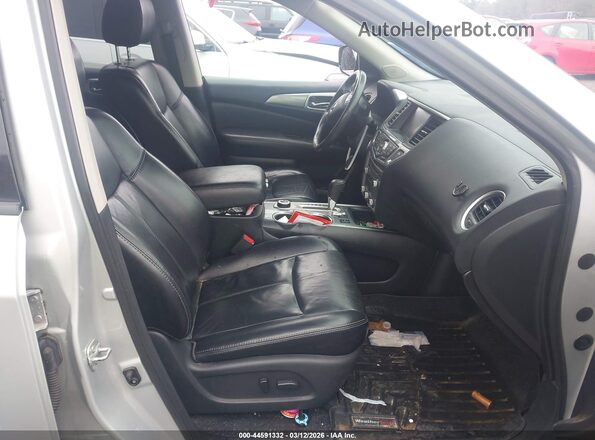 5N1DR2MM2HC690887 2017 NISSAN PATHFINDER Silver Widok wnętrza z przodu