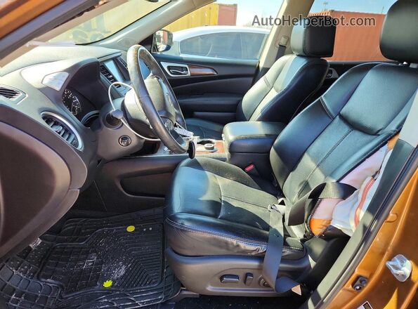 5N1DR2MM3HC600274 2017 NISSAN PATHFINDER Золотой Вид салона спереди