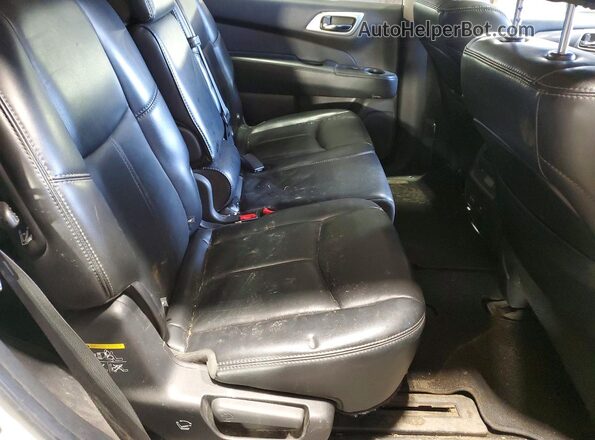 5N1DR2MMXHC639430 2017 NISSAN PATHFINDER Белый Вид задней части салона