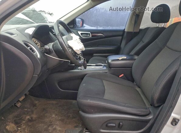 5N1DR2MN5JC606690 2018 NISSAN PATHFINDER Серебряный Вид салона спереди