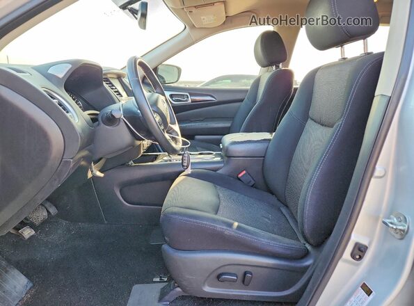 5N1DR2MN5JC672950 2018 NISSAN PATHFINDER Серебряный Вид салона спереди