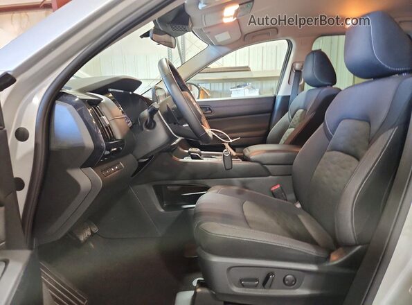 5N1DR3BA3SC239683 2025 NISSAN PATHFINDER Silver Widok wnętrza z przodu