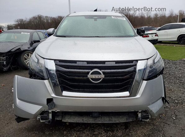 5N1DR3BA9RC251735 2024 NISSAN PATHFINDER Серебряный Вид спереди