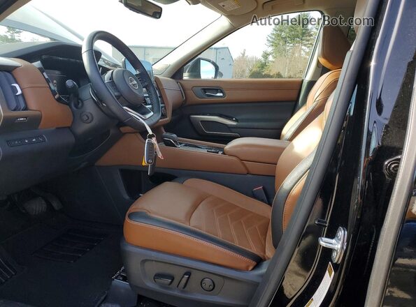 5N1DR3DK6PC201569 2023 NISSAN PATHFINDER Черный Вид салона спереди