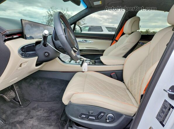 5NMMEDTC2TH052542 2026 GENESIS GV70 White Front interior view