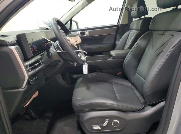 5NMP24GL8TH184818 2026 HYUNDAI SANTA Silver Widok wnętrza z przodu