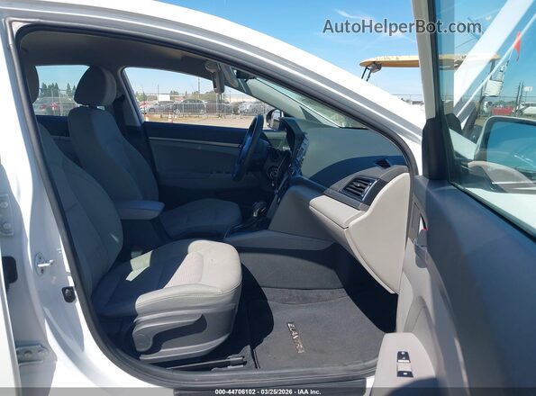 5NPD74LF1HH087619 2017 HYUNDAI ELANTRA Белый Вид салона спереди