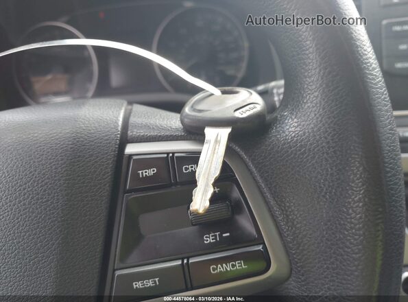 5NPD74LF3HH071647 2017 HYUNDAI ELANTRA Silver Вид панелі приладів