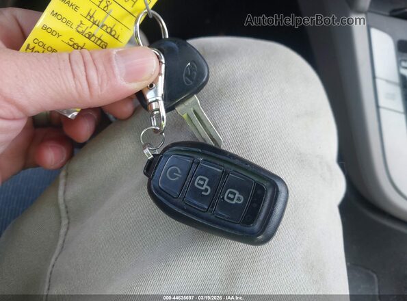 5NPD74LF6JH271573 2018 HYUNDAI ELANTRA Серебряный Вид панели приборов