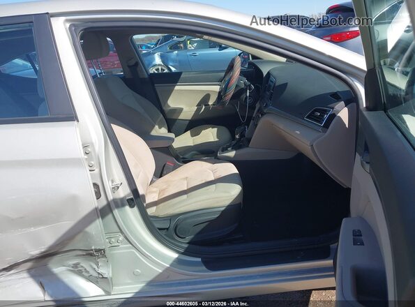5NPD74LF9HH163376 2017 HYUNDAI ELANTRA Silver Вид салону спереду