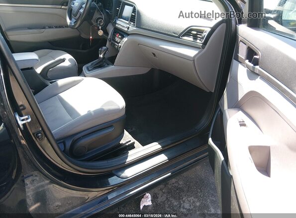 5NPD74LF9JH370307 2018 HYUNDAI ELANTRA Черный Вид салона спереди
