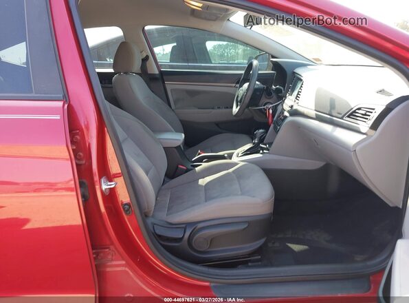 5NPD84LF0JH372038 2018 HYUNDAI ELANTRA Красный Вид салона спереди