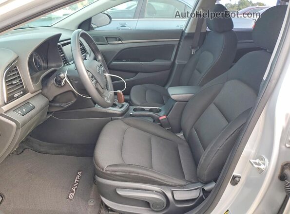 5NPD84LF1JH269839 2018 HYUNDAI ELANTRA Серебряный Вид салона спереди