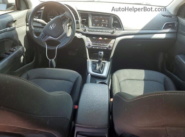 5NPD84LF1JH292344 2018 HYUNDAI ELANTRA Серебряный Вид панели приборов
