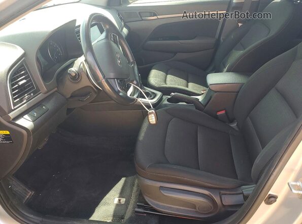 5NPD84LF1JH292344 2018 HYUNDAI ELANTRA Серебряный Вид салона спереди