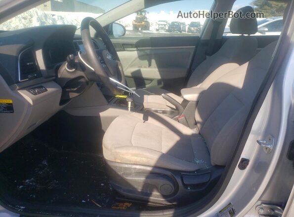 5NPD84LF3JH312402 2018 HYUNDAI ELANTRA Серебряный Вид салона спереди