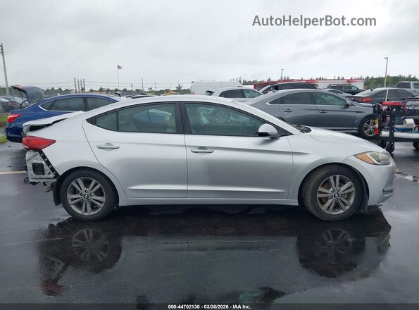 5NPD84LF7HH038292 2017 HYUNDAI ELANTRA Silver Widok wnętrza z tyłu