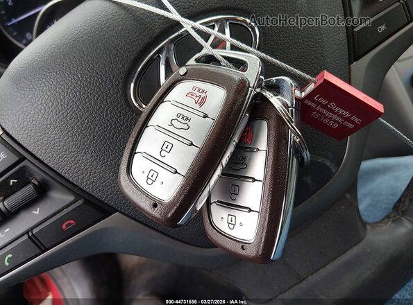 5NPD84LF8HH010162 2017 HYUNDAI ELANTRA Красный Вид панели приборов