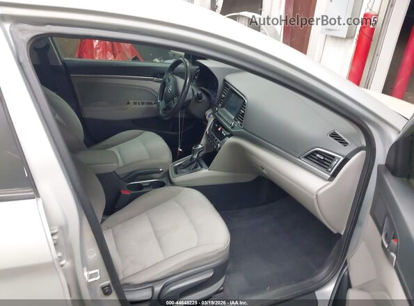 5NPD84LF8JH250611 2018 HYUNDAI ELANTRA Серый Вид салона спереди