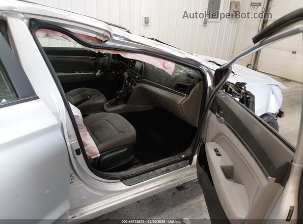 5NPD84LF8KH458666 2019 HYUNDAI ELANTRA Silver Front interior view