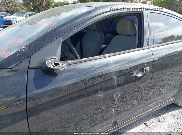 5NPD84LF9HH002751 2017 HYUNDAI ELANTRA Black Widok z przodu