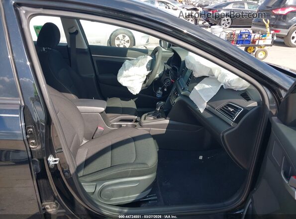 5NPD84LF9JH372653 2018 HYUNDAI ELANTRA Black წინა სალონის ხედი