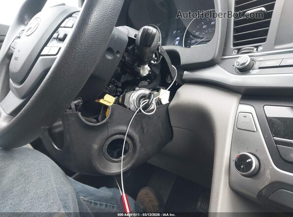 5NPD84LFXJH291807 2018 HYUNDAI ELANTRA Серый Вид спереди