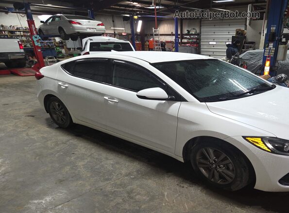 5NPD84LFXJH329326 2018 HYUNDAI ELANTRA Белый Передняя правая четверть