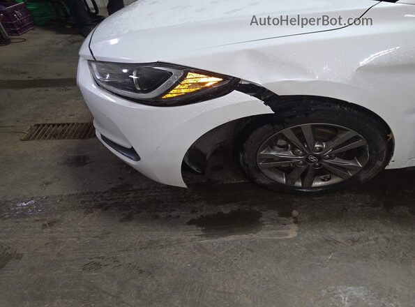 5NPD84LFXJH329326 2018 HYUNDAI ELANTRA Белый Вид спереди