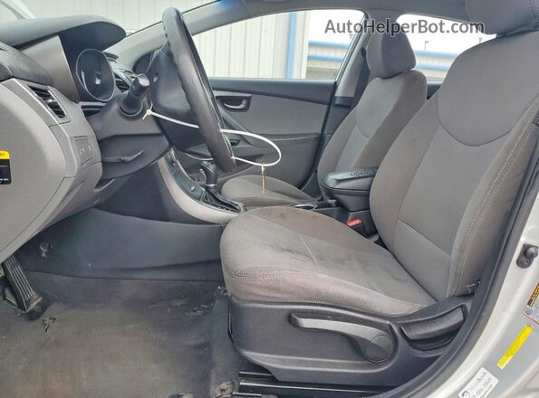 5NPDH4AE4GH716165 2016 HYUNDAI ELANTRA Серебряный Вид салона спереди