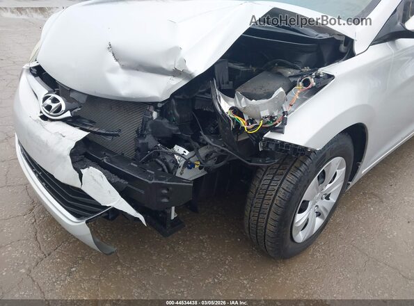 5NPDH4AE6GH723618 2016 HYUNDAI ELANTRA Silver Widok z przodu