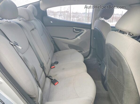 5NPDH4AE8GH714693 2016 HYUNDAI ELANTRA Серебряный Вид задних сидений