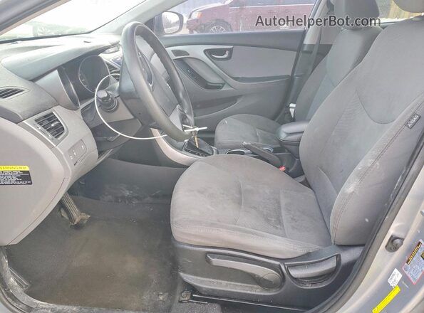 5NPDH4AE8GH714693 2016 HYUNDAI ELANTRA Серебряный Вид салона спереди