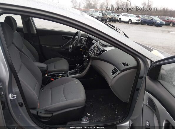 5NPDH4AEXGH717434 2016 HYUNDAI ELANTRA Серебряный Вид салона спереди